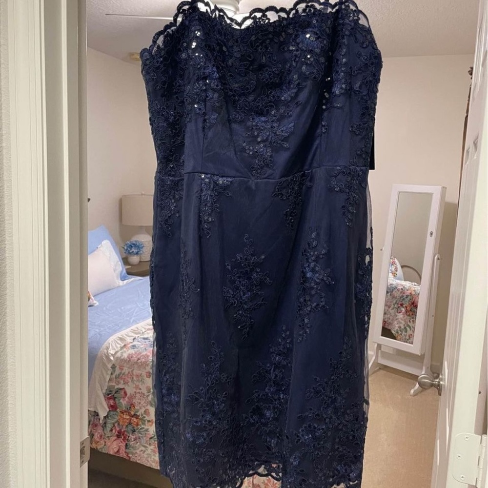 Lulu’s Sz XL Cayleigh Navy Blue Embroidered Bodycon Dress